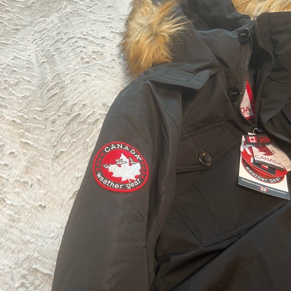 Black Faux Fur-Accent Hooded Parka - Men
Canada Weather Gear size L - Picture 5 of 16